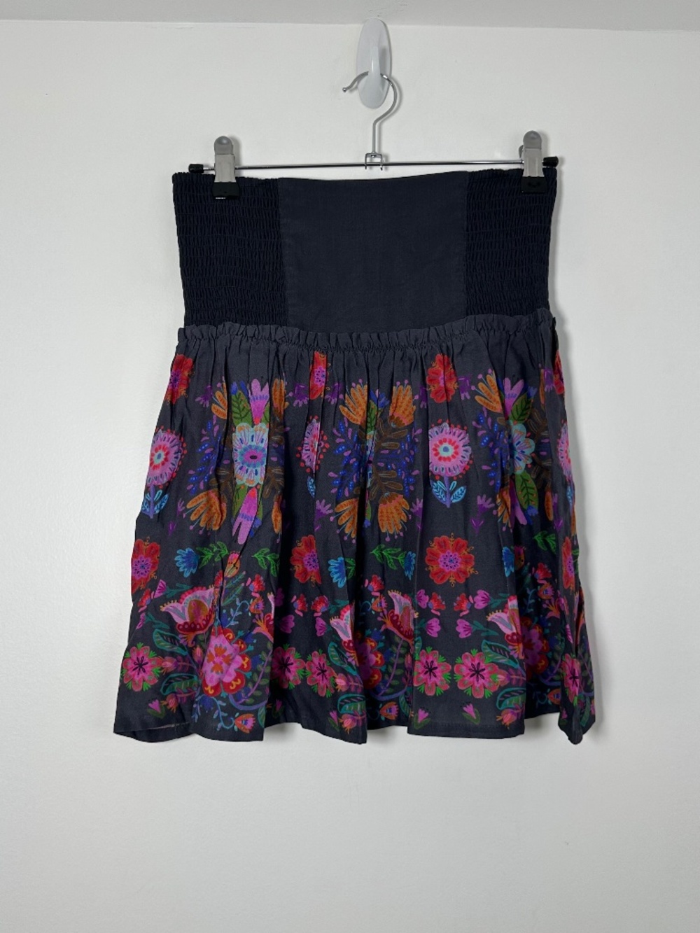 Natural Life Women’s Small Malia Mini Skirt in Charcoal Folk Floral Boho Folk Wh